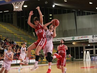 Basket Club Lucca travolge Empoli 85 a 67, 14 punti per Trentin