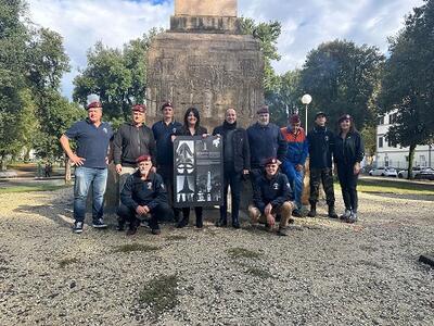 La sezione lucchese dei paracadutisti d&#039;Italia ha pulito e sistemato il monumento ai caduti nel parco della Rimembranza di piazzale Verdi