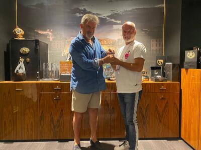 Italo Fontana consegna alla Gazzetta il suo orologio Sommerso Damasco