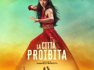 Il regista Gabriele Mainetti presenta al cinema Astra il suo ultimo film “La città proibita”