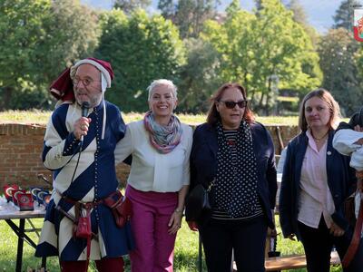 In tantissimi sulle mura urbane per Lucca Medievale 2025: grande successo per la manifestazione delle Contrade San Paolino