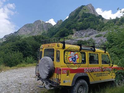 Va a camminare sulle Apuane senza avvisare per ore la famiglia: scattano le ricerche, ma lui è nel rifugio che dorme beato. E il Soccorso Alpino si incazza (giustamente)