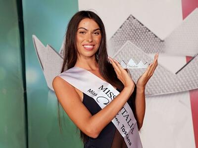 Chiara Sebastio 21 anni di Barberino Tavarnelle vince un titolo regionale satellite di Miss Toscana a Castiglione della Pescaia
