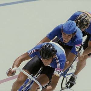 thumbnail_Allocchio in azione in pista con la maglia azzurra