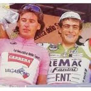 Paolo Cimini sul podio con la maglia rosa Visentini