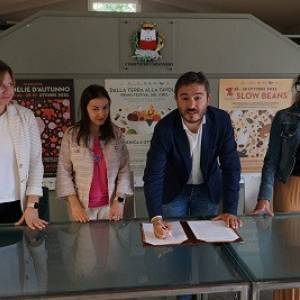 Firma accordo politiche del cibo 1 pg