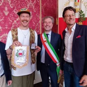 kopinski riceve dal sindaco la medaglia di Lucca