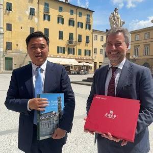 PRESIDENT PAUL CHOI AN MAYOR OF LUCCA MARIO PARDINI